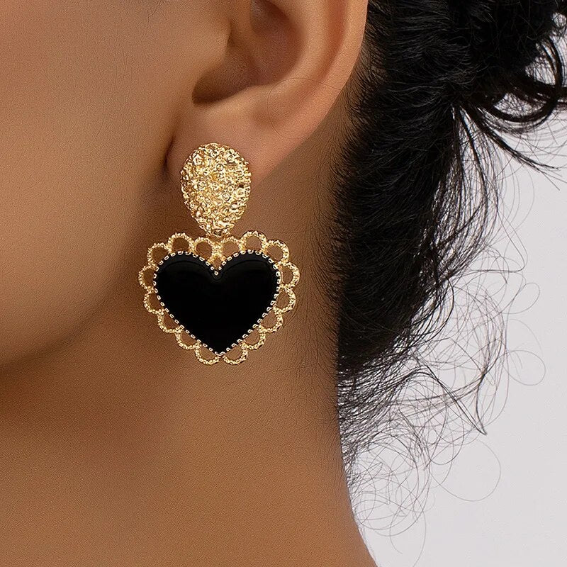 Black Epoxy Metal Heart Post Earrings For Women Enamel Vintage Jewelry Classic Textured Style Timeless Party Accessories