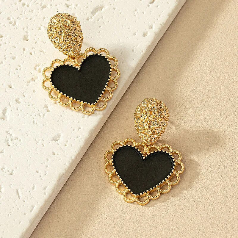 Black Epoxy Metal Heart Post Earrings For Women Enamel Vintage Jewelry Classic Textured Style Timeless Party Accessories